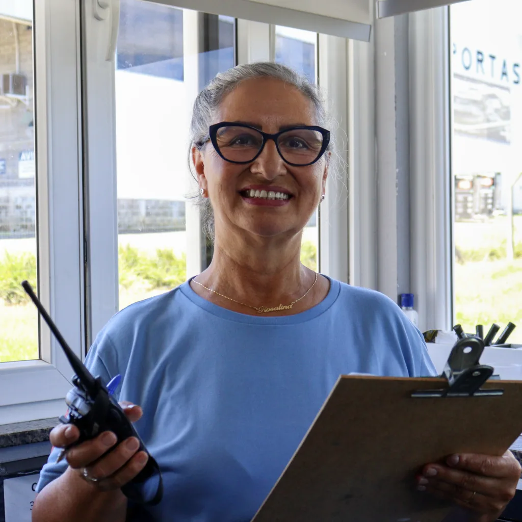 Rosalina Pereira da Silva Gregório em seu ambiente de trabalho