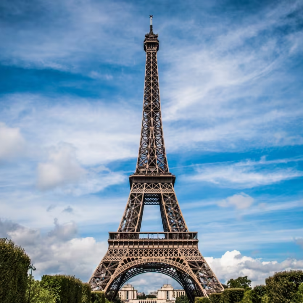 Torre Eiffel e as curiosidades de crescimento