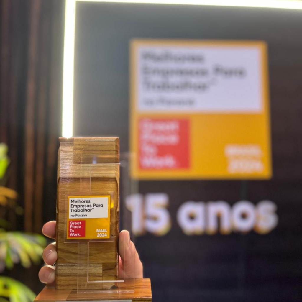 Troféu de 2º melhor empresa para se trabalhar no estado do Paraná.