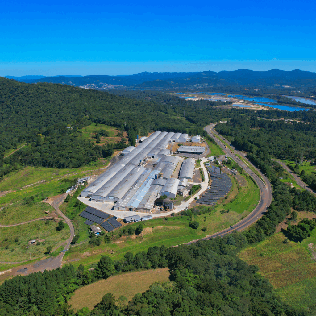 Imagem aérea do parque fabril da Pormade Portas